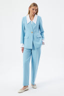 Gold Düğmeli Beyaz Yakalı Bebe Mavisi Kadın Ceket Pantolon Set